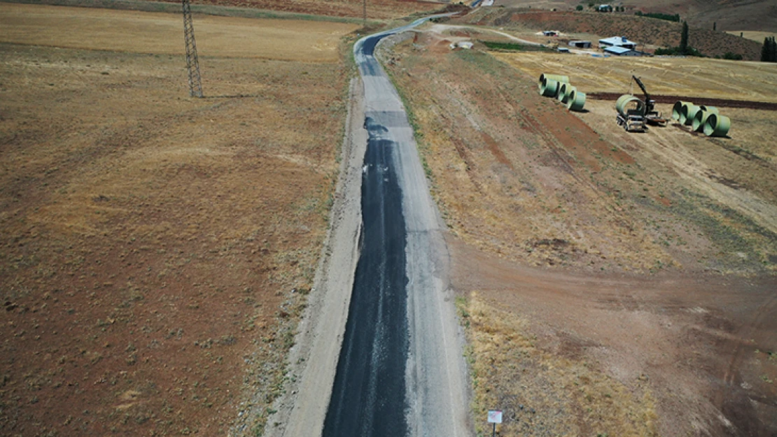 Afşin'de kırsal mahallelerin yolları yenileniyor