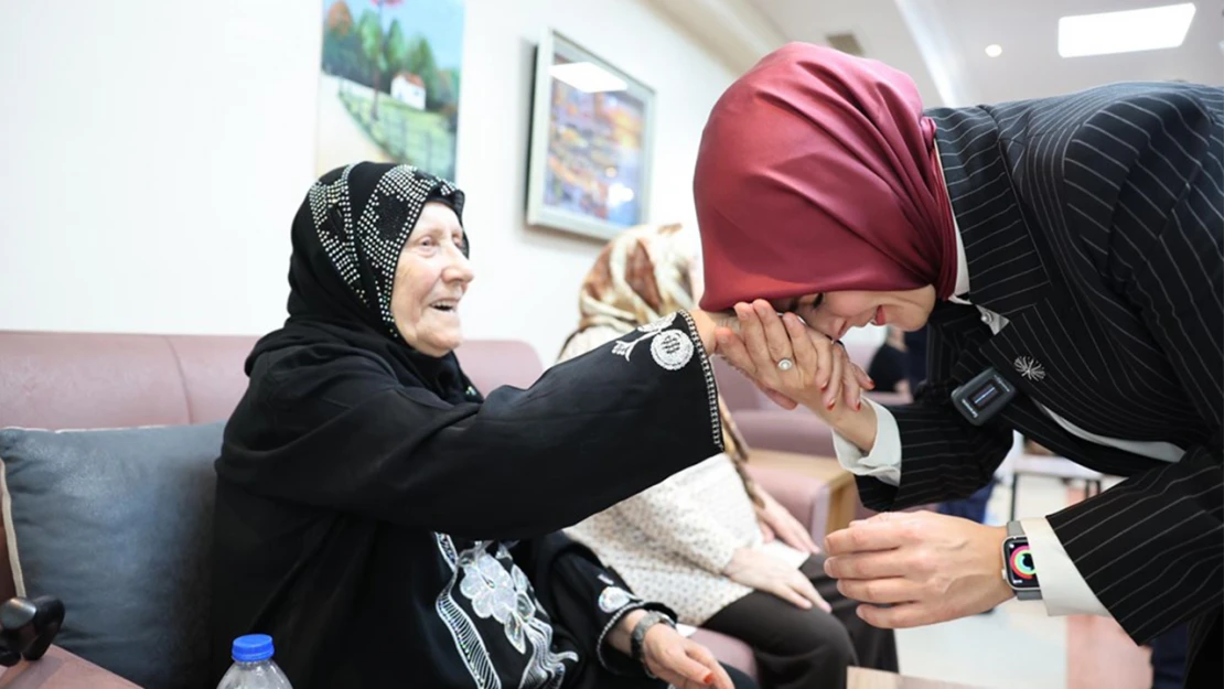 Aile ve Sosyal Hizmetler Bakanından anlamlı ziyaret