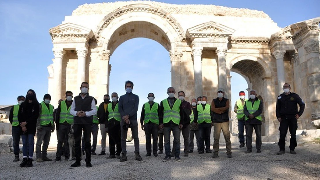 Anavarza Antik Kenti'nde arkeologları heyecanlandıran izler bulundu