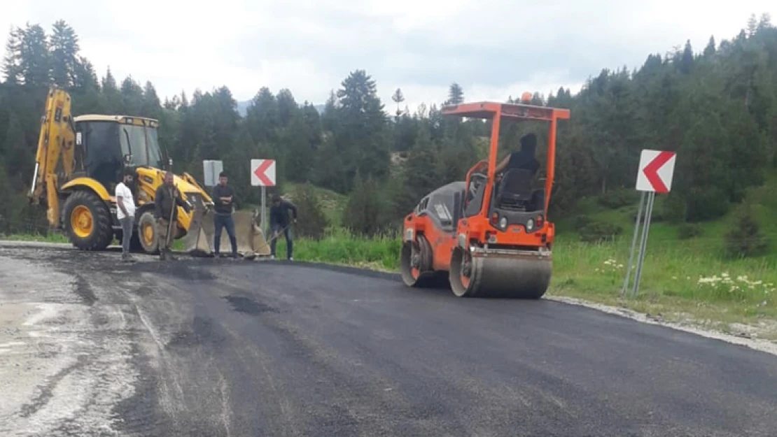 Andırın'da kırsal mahalle yolları bakıma alındı