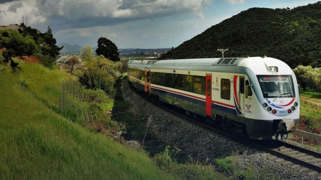 Ankara-Elmadağ bölgesel treni yola çıkıyor