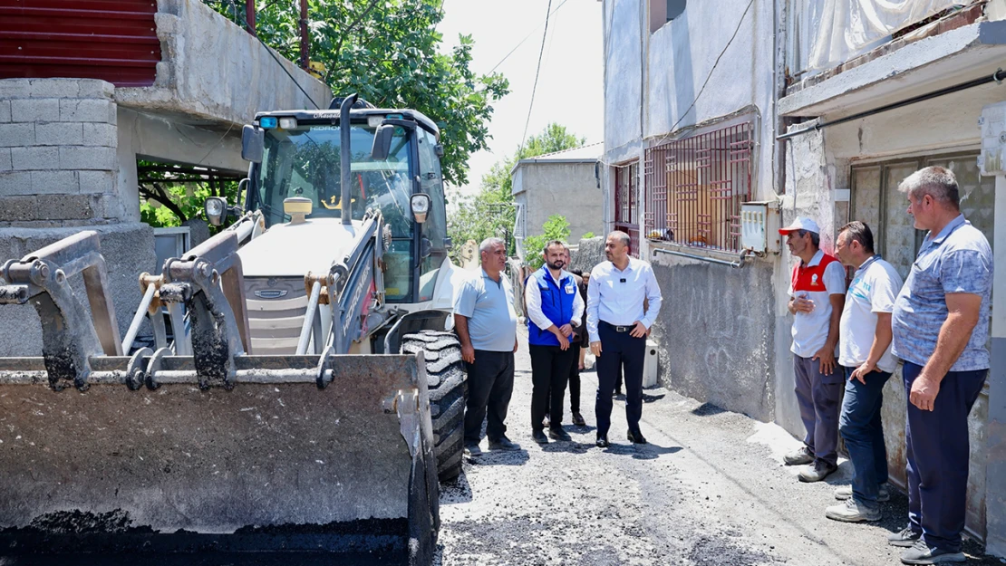 Asfalt seferberliğiyle Onikişubat'ın yol ağı modernleşiyor