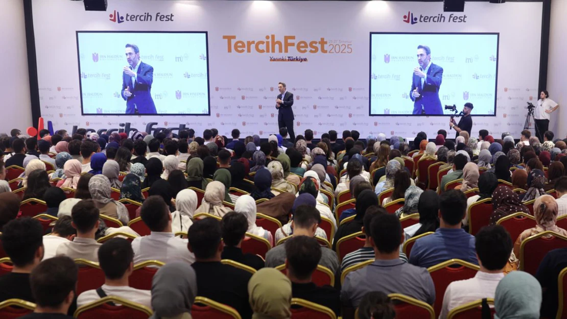 Bakan Alparslan Bayraktar, gençlere seslendi