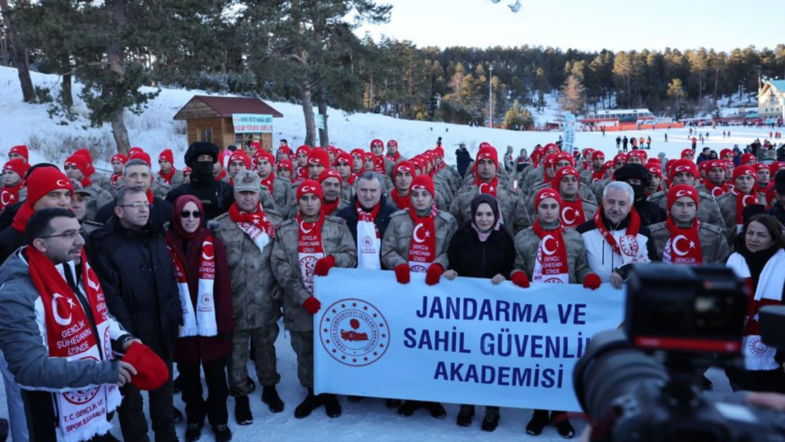 Bakan Bak, Doğu Ekspresi'yle Sarıkamış'a gelen gençleri karşıladı