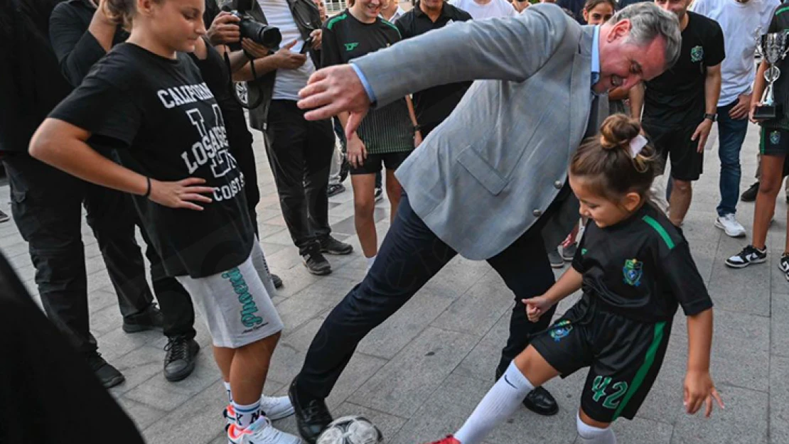 Bakan Bak, Gençlik Festivali'nde