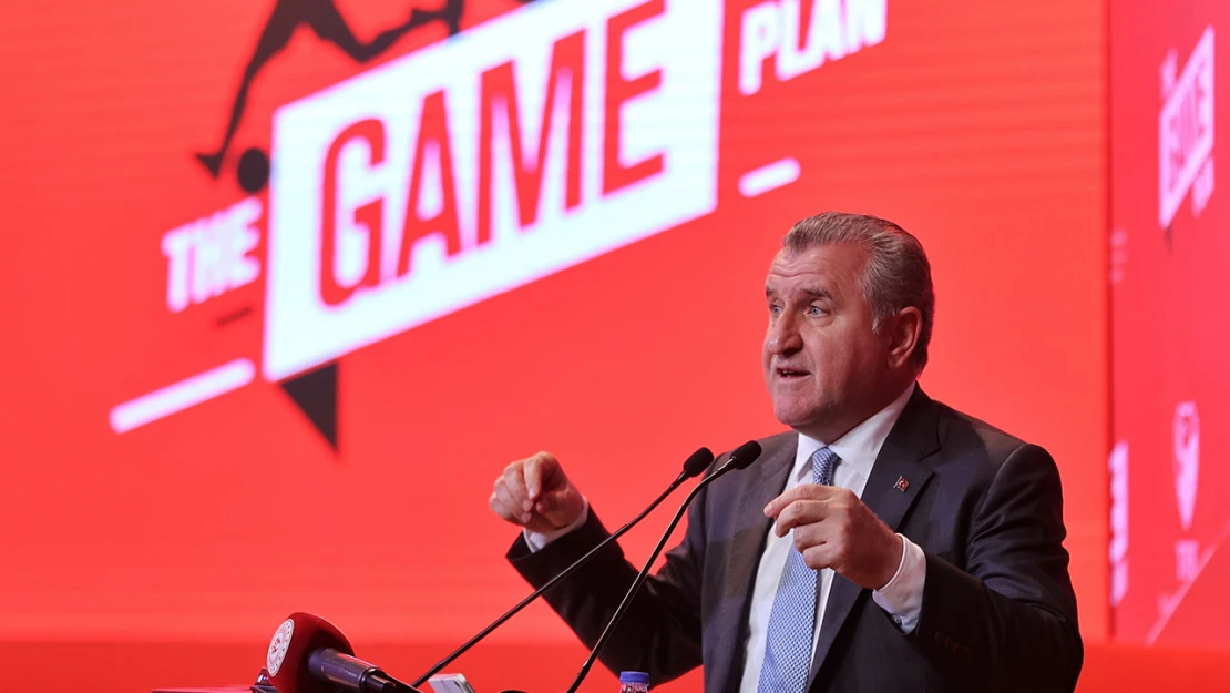 Bakan Bak: 'Türk futbolu için çok önemli bir yola çıkıldı'