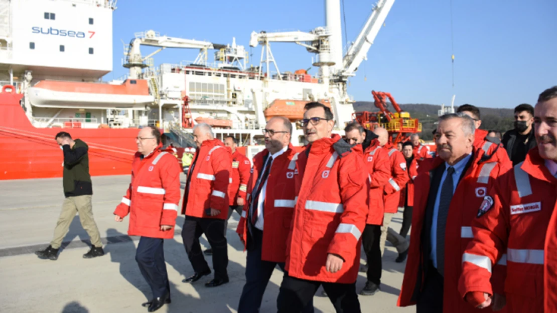 Bakan Dönmez, Yavuz Sondaj Gemisini uğurladı