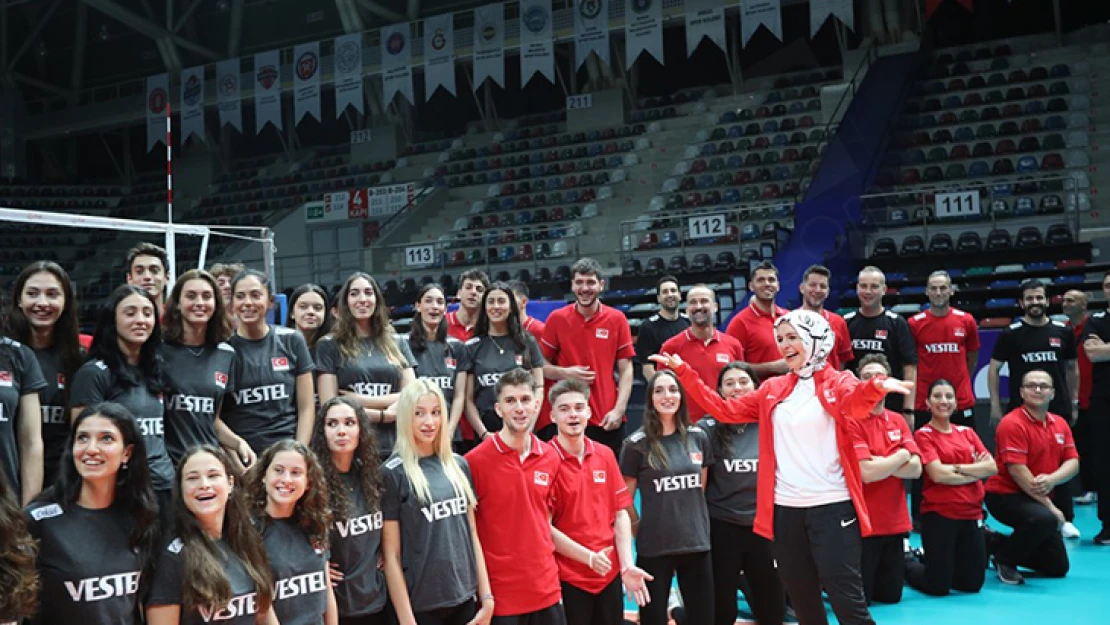 Bakan Göktaş'tan genç milli voleybol oyuncularına ziyaret