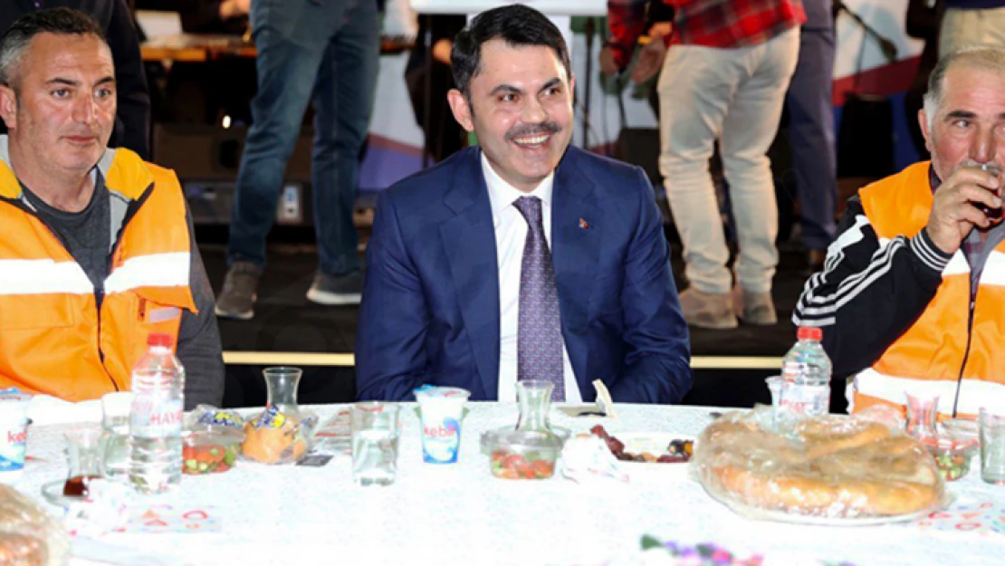 Bakan Kurum, Toki çalışanlarıyla iftar programında buluştu