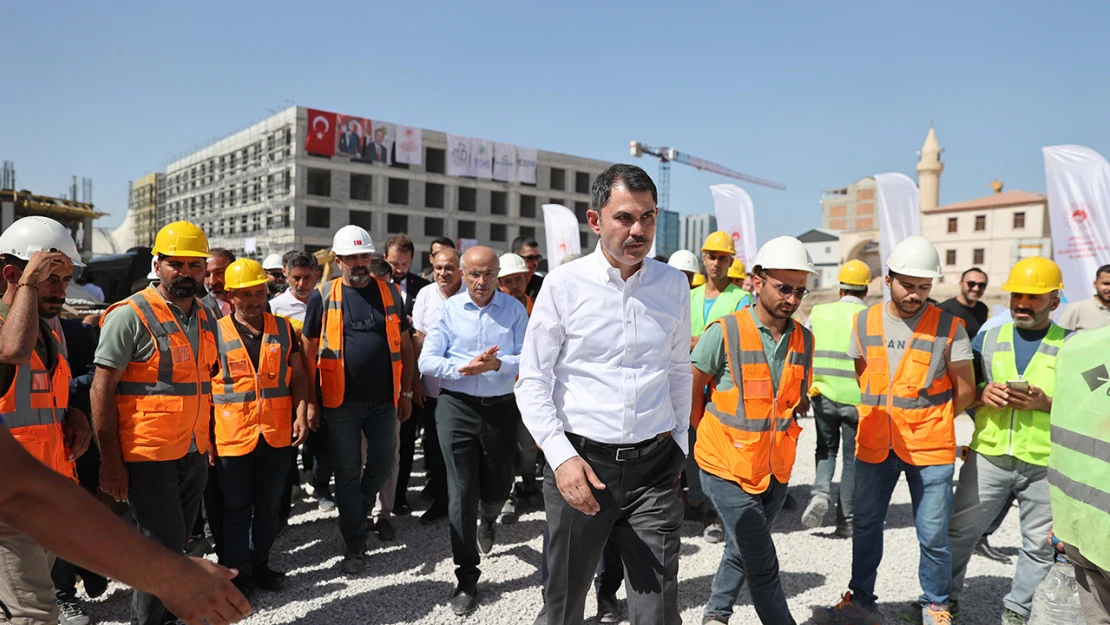 Bakan Kurum'un, deprem bölgesine yönelik yoğun mesaisi