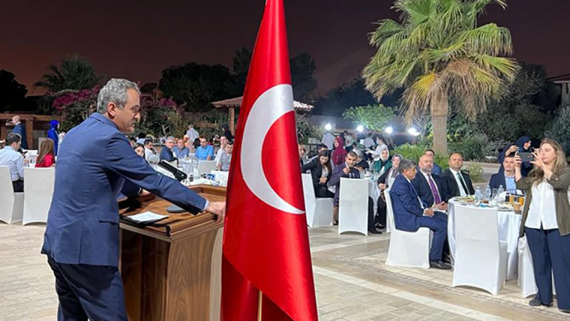 Bakan Özer, Katar'da Türk vatandaşlarla iftarda buluştu