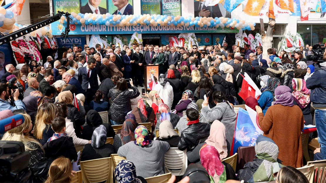 Bakan Özhaseki, 'Asrın felaketi, asrın dayanışmasına dönüştü'