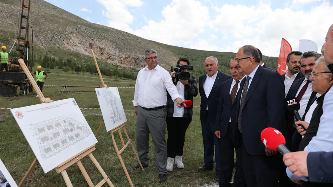 Bakan Özhaseki, TOKİ 4. etap projesini yerinde inceledi