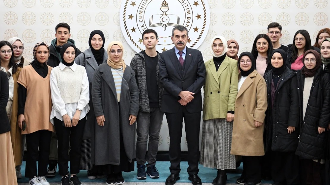 Bakan Tekin, Eğitim Fakültesi öğrencilerini ağırladı