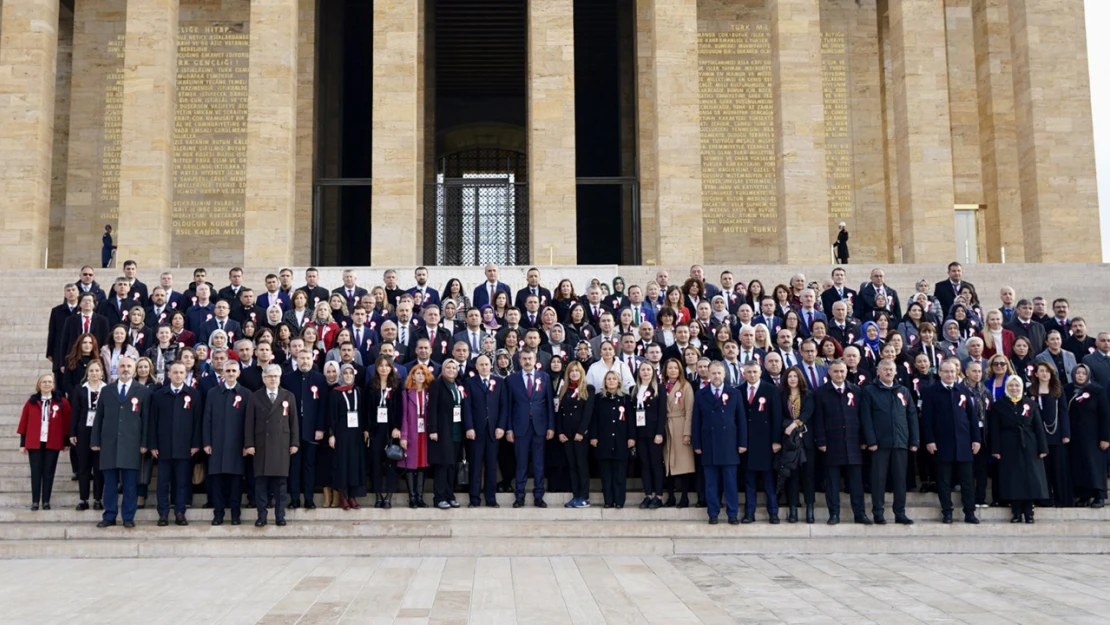 Bakan Tekin ve beraberindeki öğretmenler Anıtkabir'i ziyaret etti