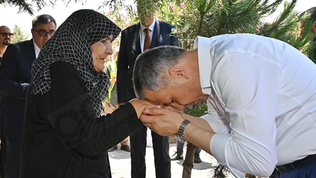 Bakan Yerlikaya, deprem bölgesinden Cumhurbaşkanı Erdoğan'ı aradı