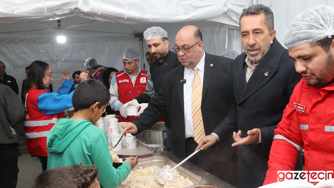 Başkan Akpınar, iftar çadırında vatandaşlarla buluştu