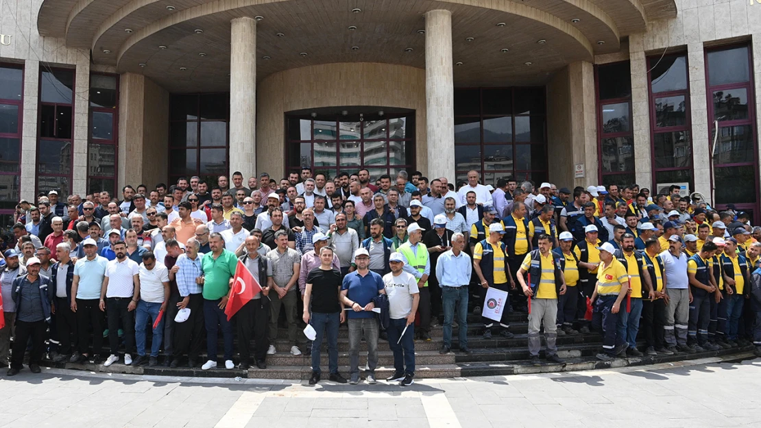 Başkan Görgel'den belediye çalışanlarına 1 Mayıs sürprizi