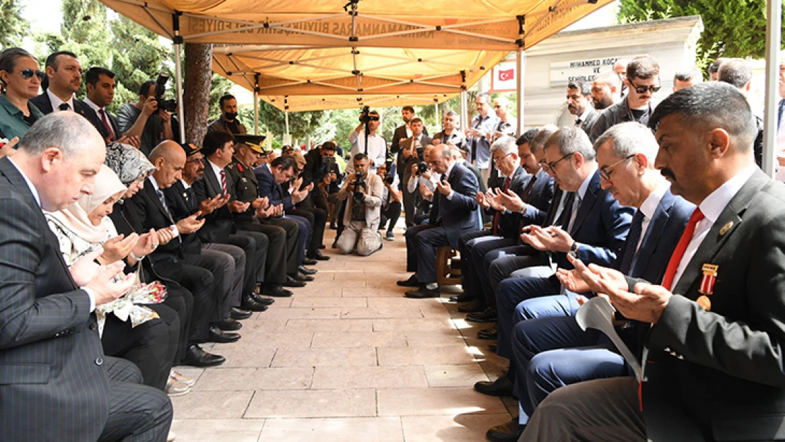 Başkan Güngör: Aziz şehitlerimizi kabirleri başında dualarla andık