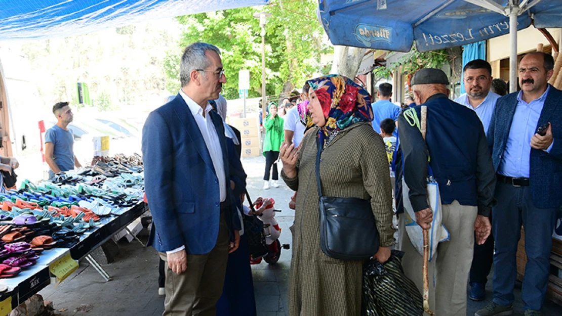 Başkan Güngör, esnafın yanında