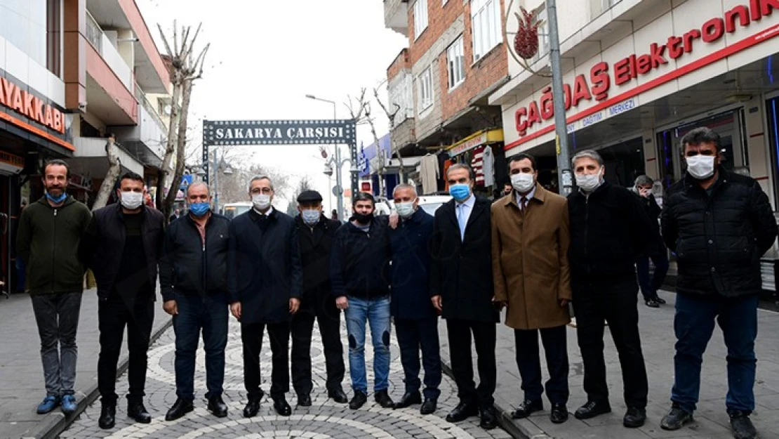 Başkan Güngör, esnafları ziyaret ederek sorunlarını dinledi