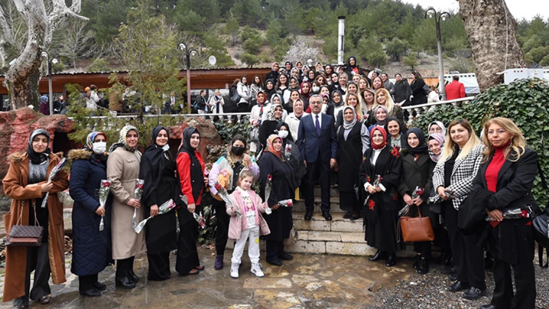 Başkan Güngör: Kadınlara sadece 8 Mart günü değil her gün aynı değeri vermeliyiz