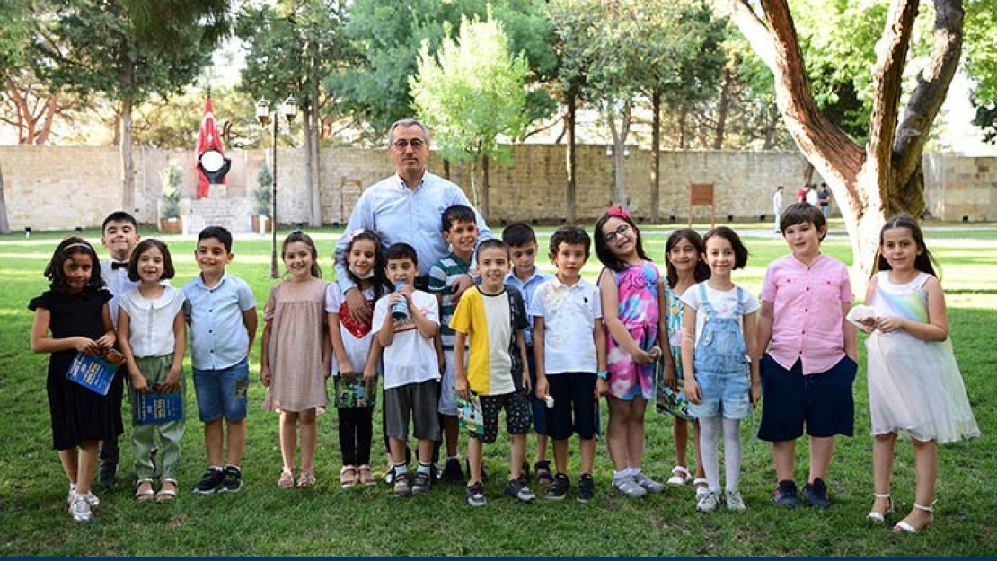 Başkan Güngör, miniklerle kitap okuma etkinliğinde bir araya geldi