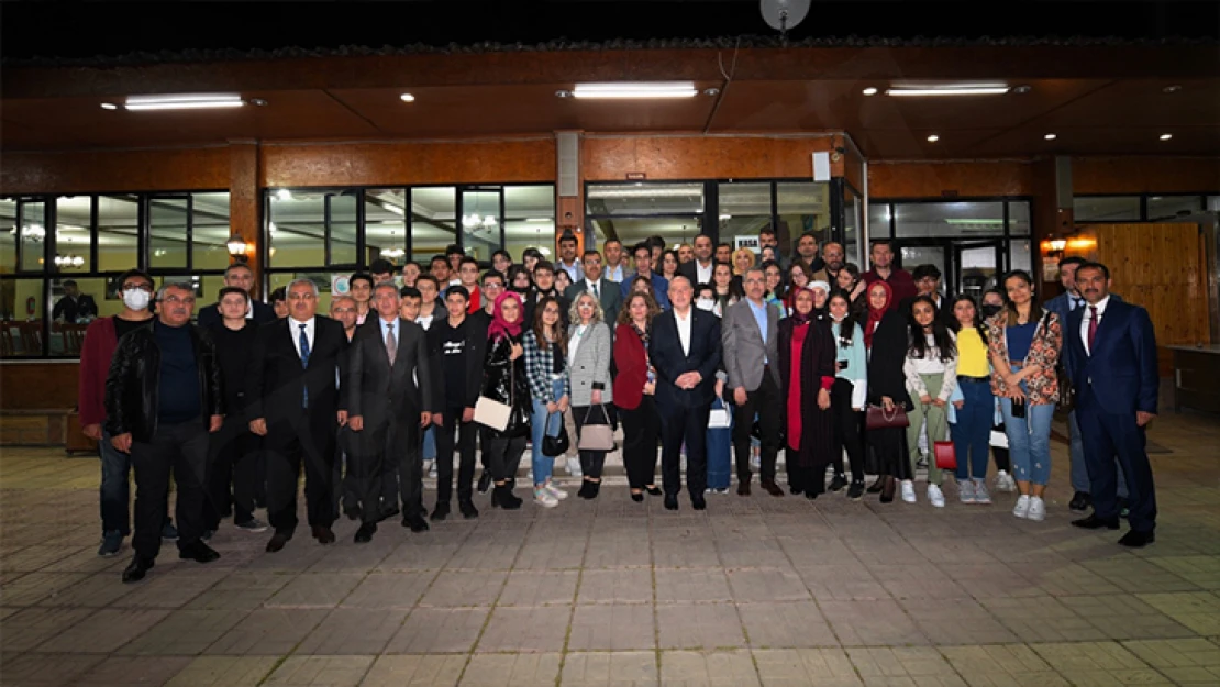 Başkan Güngör, öğrencilerle iftar yaptı