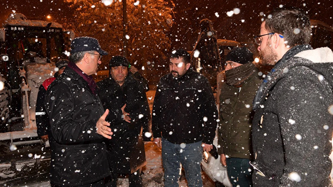 Başkan Güngör: Tüm ekiplerimizle yolların açılması için seferber olduk