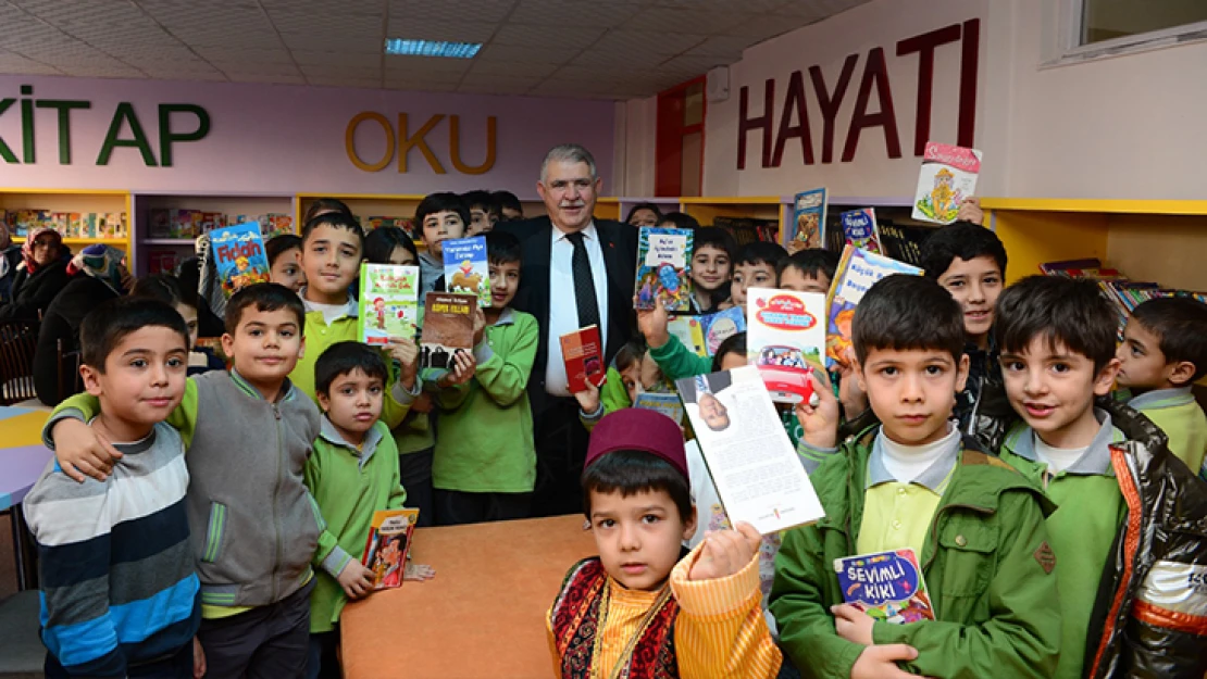 Başkan Mahçiçek: 650 binden fazla kitabı öğrencilerimizle buluşturduk