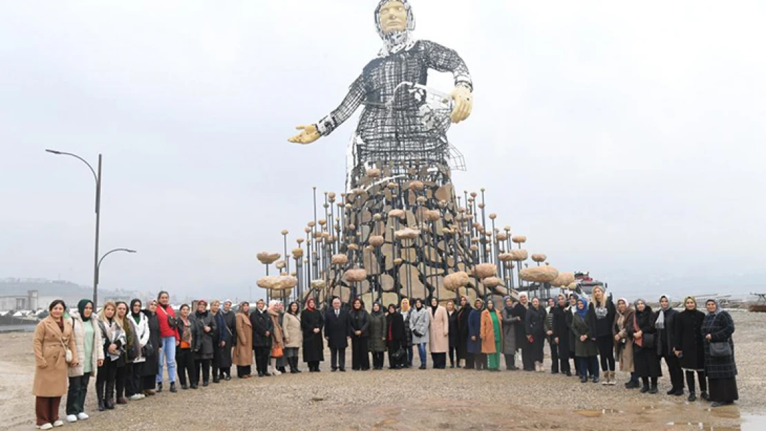 Başkan Mahçiçek, AK Parti Hatay Kadın Kolları'na EXPO 2023'ü anlattı