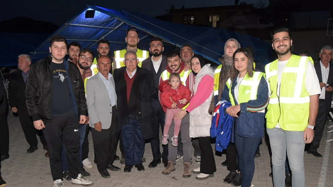 Başkan Mahçiçek, Fatmalı Mahallesi'ndeki vatandaşlarla iftarda buluştu