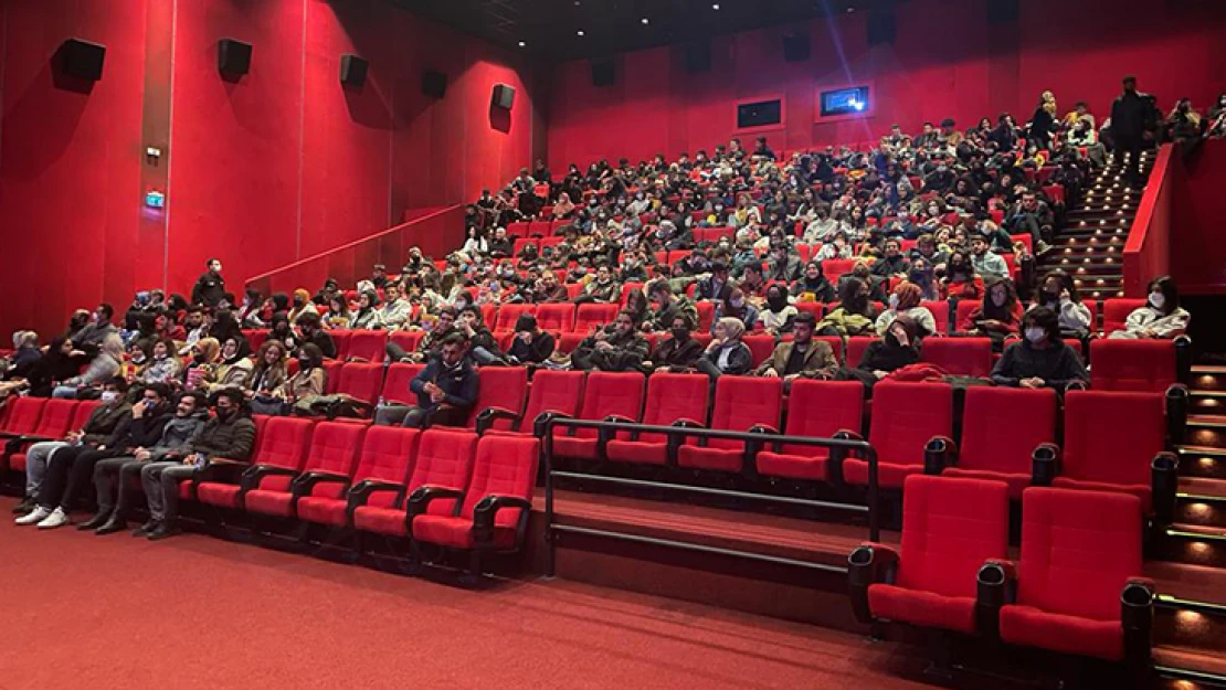 Başkan Mahçiçek'ten öğrencilere sinema jesti