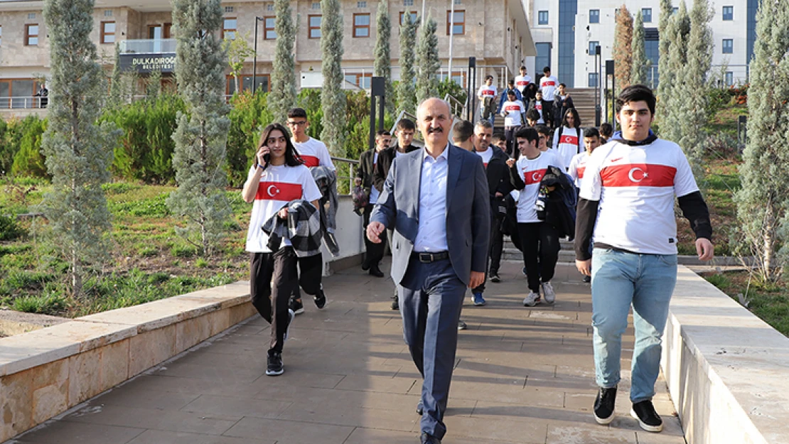 Başkan Okay, gençlere milli maç heyecanı yaşattı