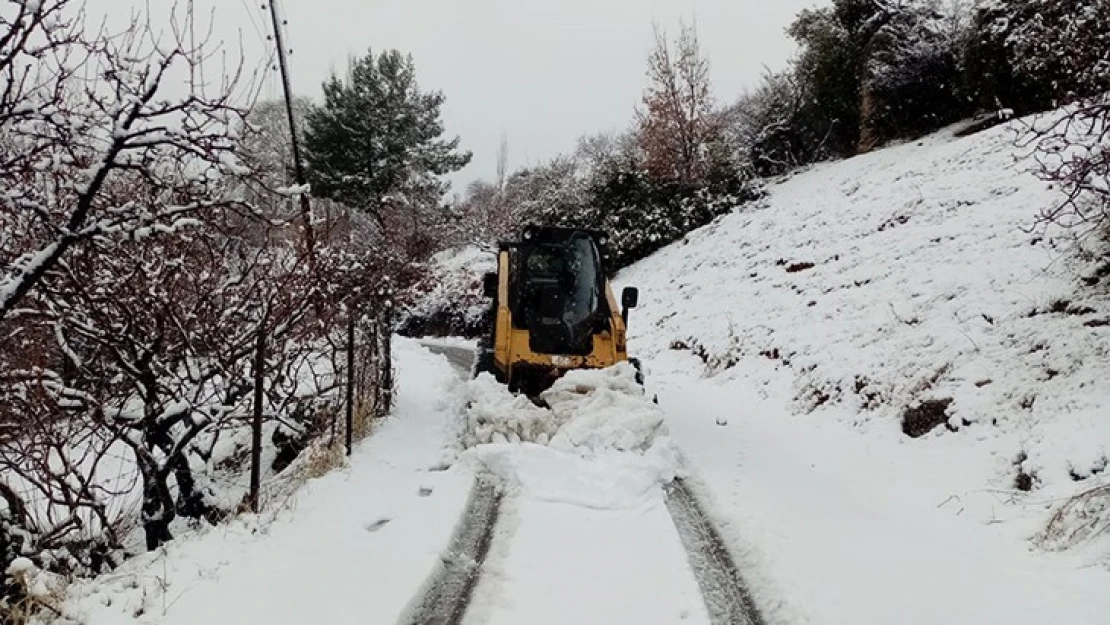 Başkan Okay: Kırsal mahallelerde karla mücadele sürüyor