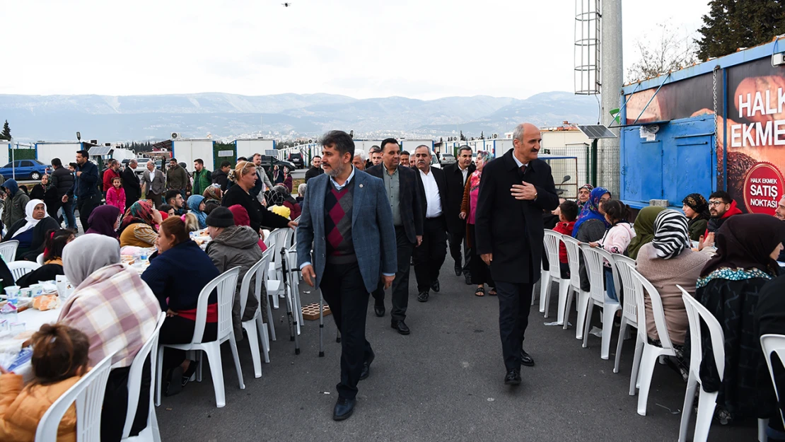 Başkan Okay, konteyner kent sakinleriyle iftarda bir araya geldi