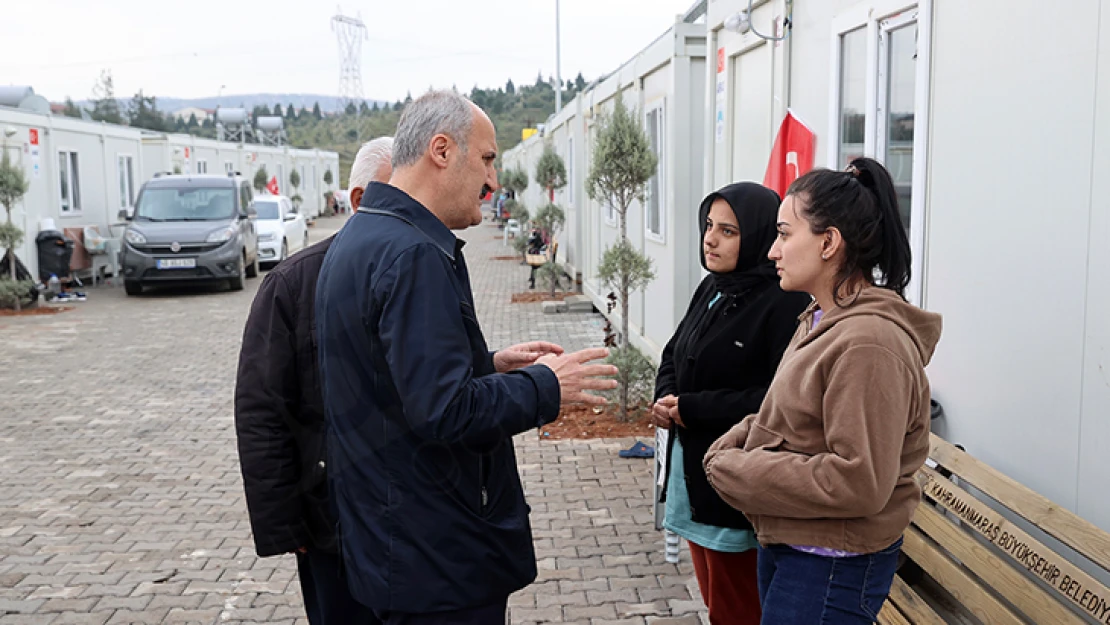 Başkan Okay, konteynır kentte vatandaşları ziyaret etti