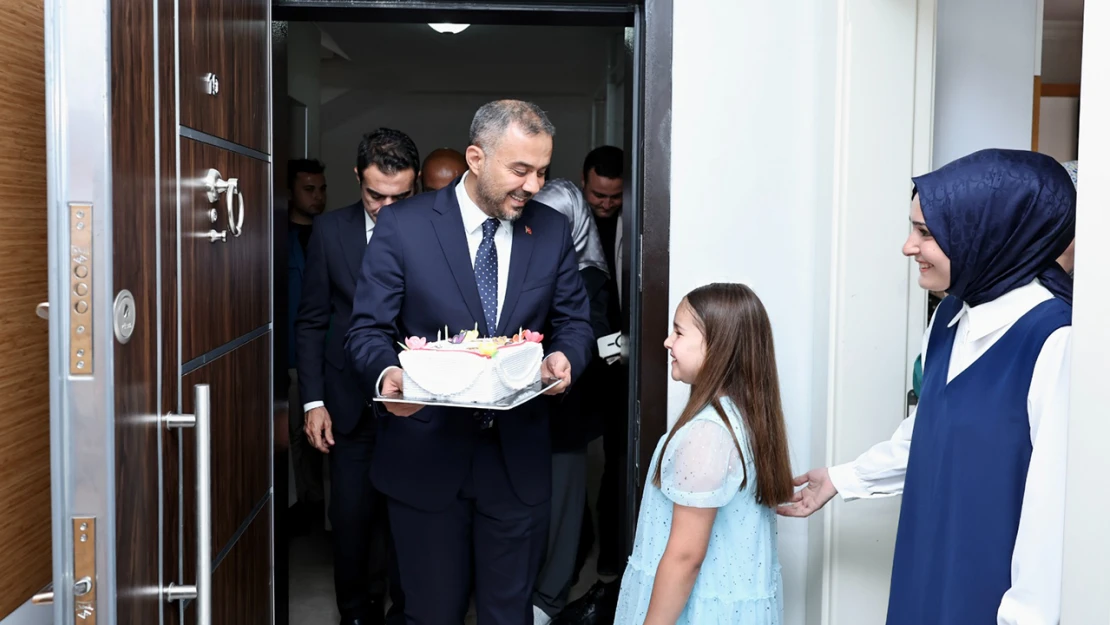 Başkan Toptaş'tan şehit kızı Elçin Naz'a doğum günü sürprizi