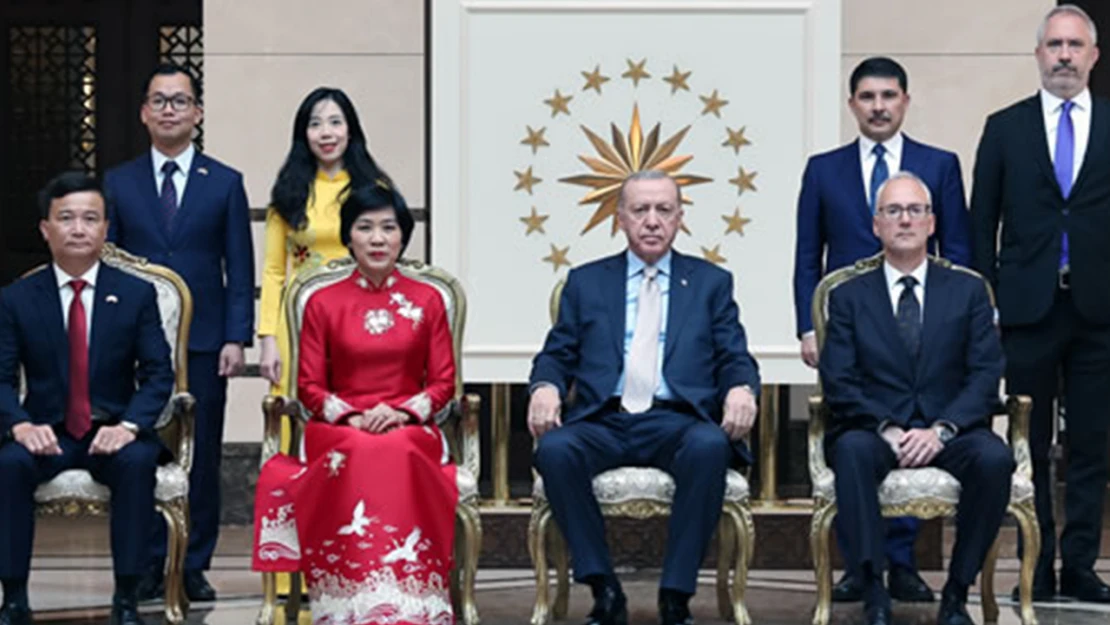 Beş ülkenin büyükelçilerinden Erdoğan'a güven mektubu