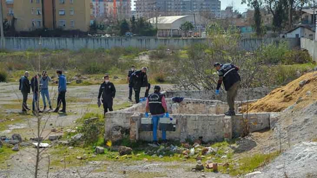 Boş arazide erkek cesedi bulundu