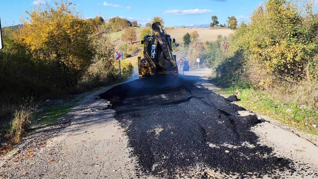 Büyükşehir, Andırın kırsalında yol yenilemelerini sürdürüyor