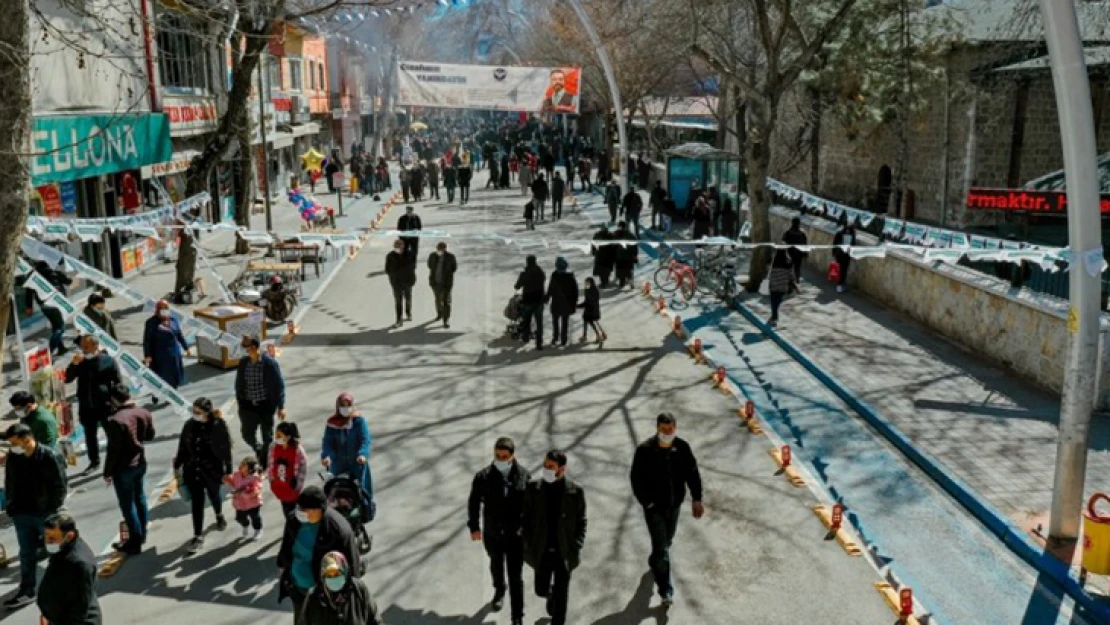 Cadde trafiğe kapatılacak, büyük indirimler yapılacak