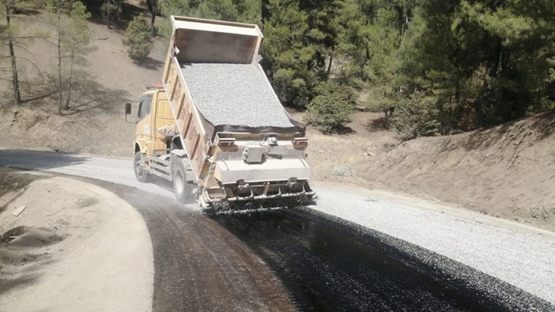 Çamlıbel Mahallesi'nde 12,5 kilometre grup yolundan yenileme çalışması