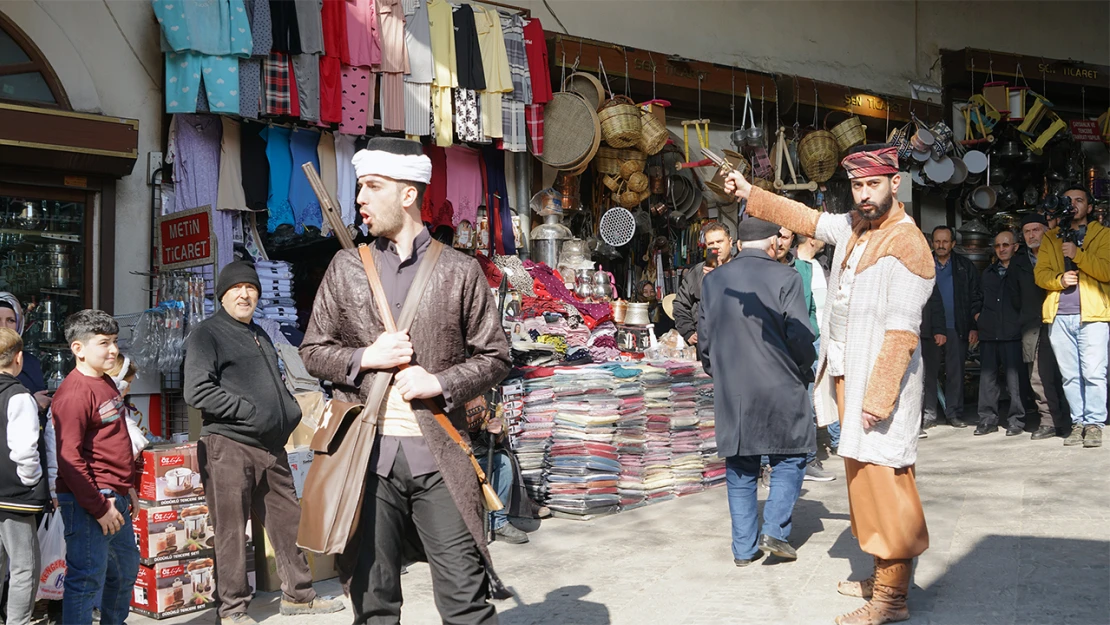 Çatkapı tiyatro gösterisi, Kahramanmaraş sokaklarına indi