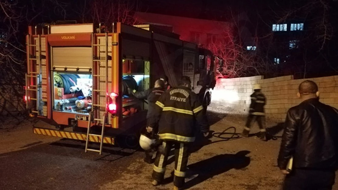 Çıkan yangında ev zarar gördü