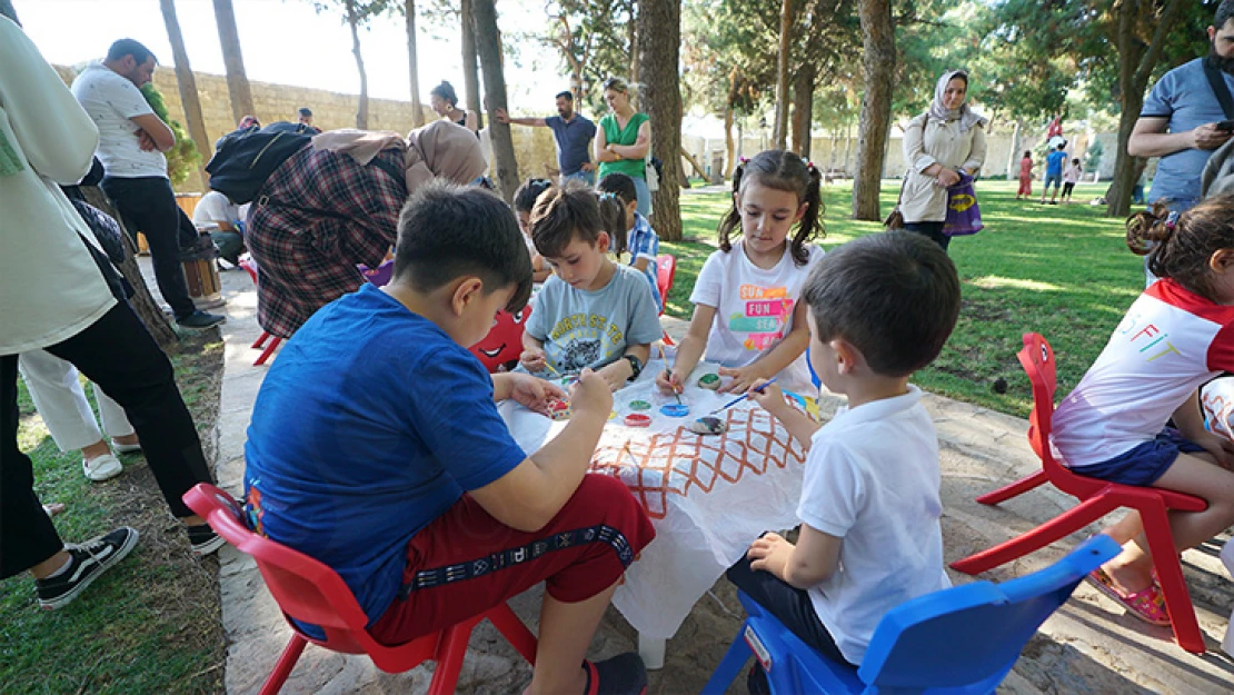 Çocuklar, hafta sonu hem boyadı hem eğlendi