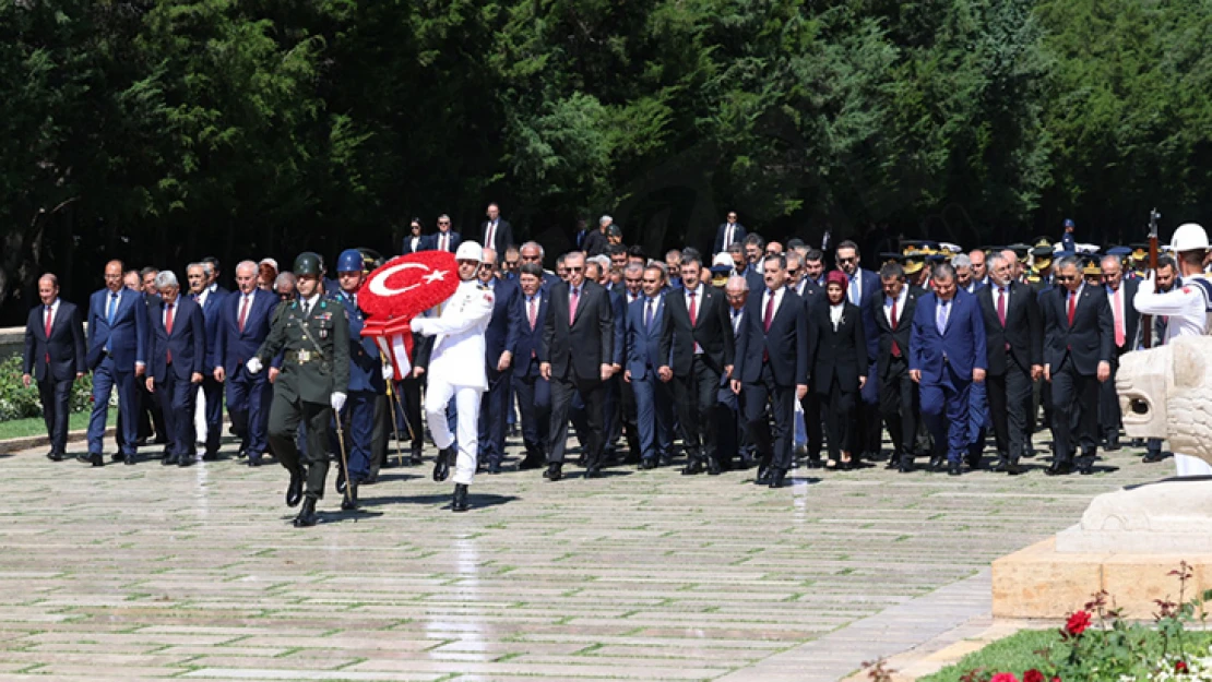 Cumhurbaşkanı Erdoğan, Anıtkabir'de düzenlenen törene katıldı