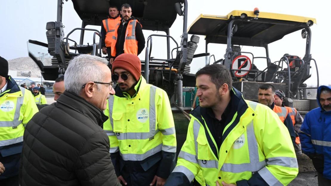 Deprem konutlarının yolları hazır