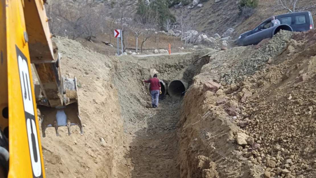 Depremden etkilenen kırsal mahallelerde altyapı çalışmaları sürüyor