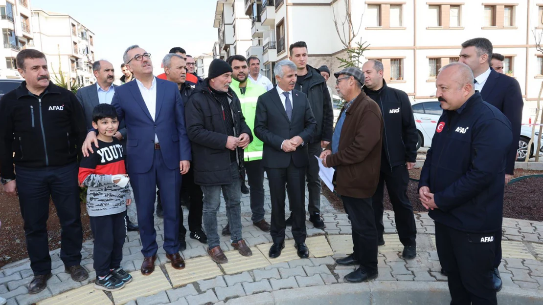 Depremin yaraları ve izleri siliniyor